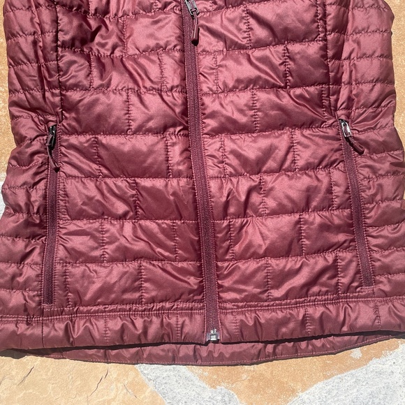 EUC Patagonia women’s Nano Puff Insulated Vest (Small/Burgundy Maroon) - Picture 7 of 11